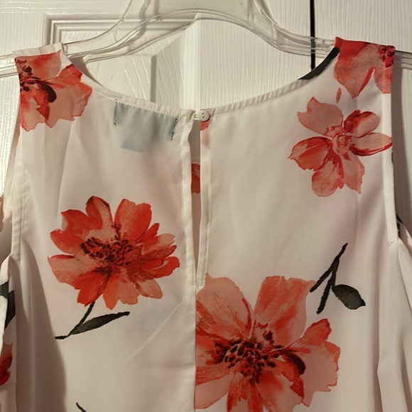 White Flowy Floral Open Shouldered Top - Picture 4 of 5